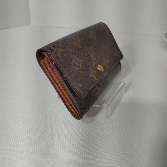 Louis Vuitton Compact Monogram Sarah Wallet - Picture 7 of 15